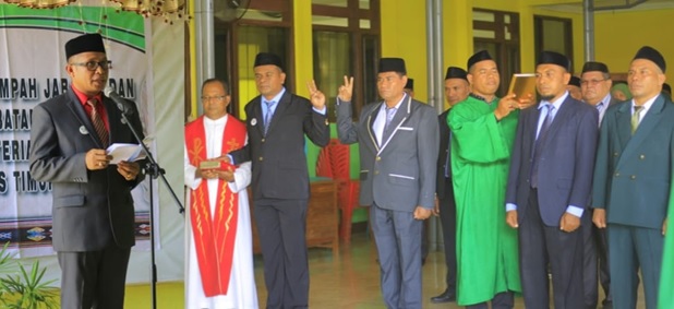 Foto - Kakankemenag Flotim Lantik Kasubag TU, Kasi Urakat, Kepala KUA Kec Wotan Ulumando dan Kepala KUA Kec Klubagolit